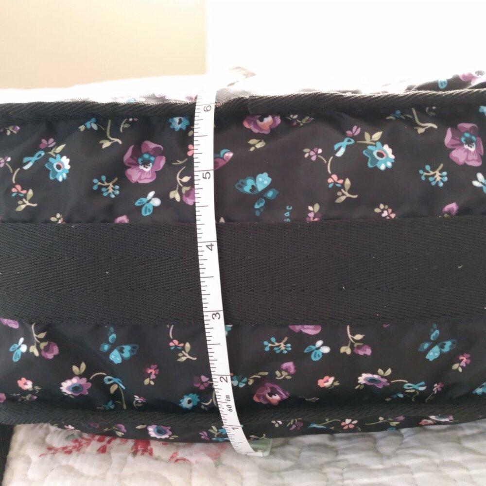 Nwot, black floral lesportsac crossbody. - Picture 4 of 16